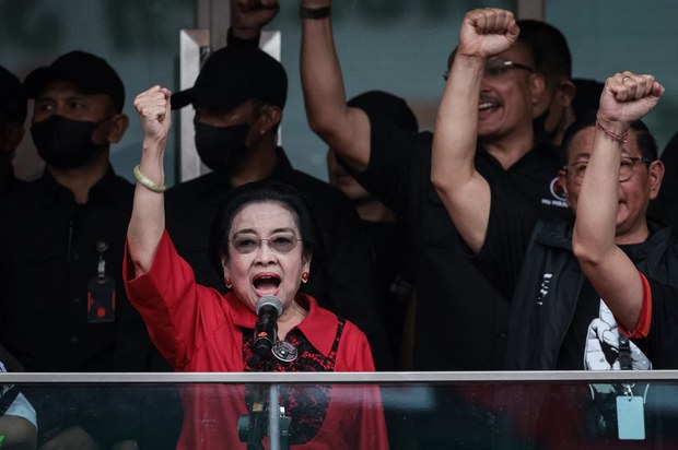 Saat PDIP akhirnya bergabung dengan koalisi pemerintah, demokrasi Indonesia hadapi ketidakpastian Saat PDIP akhirnya bergabung dengan koalisi pemerintah, demokrasi Indonesia hadapi ketidakpastian