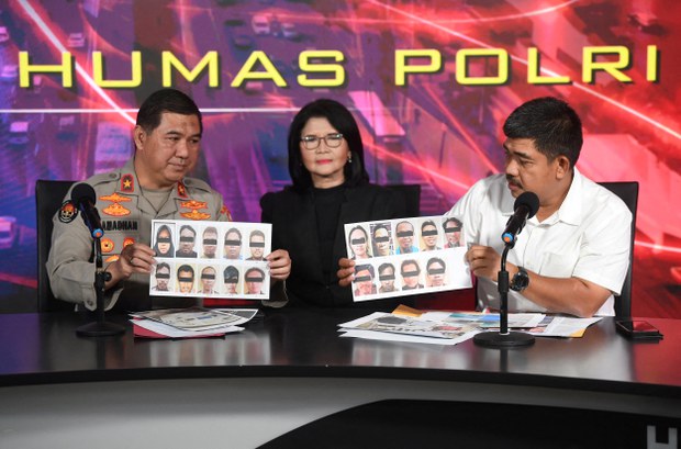 Densus tangkap 59 terduga teroris yang diklaim akan ganggu Pemilu 2024 Densus tangkap 59 terduga teroris yang diklaim akan ganggu Pemilu 2024