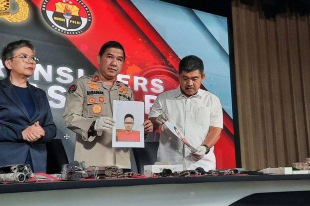 Polisi tangkap pendukung ISIS yang berencana serang markas polisi Polisi tangkap pendukung ISIS yang berencana serang markas polisi