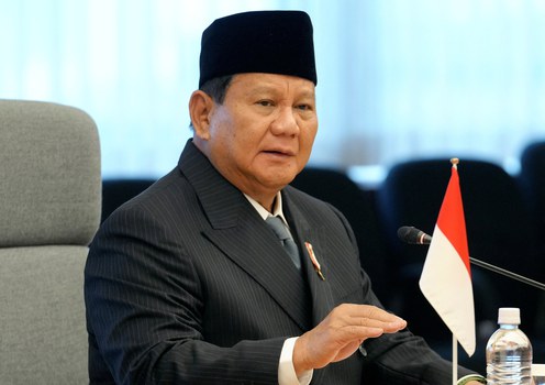 Menteri Pertahanan dan presiden terpilih Prabowo Subianto difoto saat berbicara dengan Menteri Pertahanan Jepang Minoru Kihara (tidak terlihat di foto) di Tokyo, Jepang, 3 April 2024.
