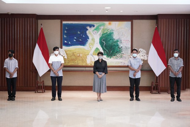 4 Korban Sandera Abu Sayyaf yang Bebas Kembali ke Keluarga 4 Korban Sandera Abu Sayyaf yang Bebas Kembali ke Keluarga