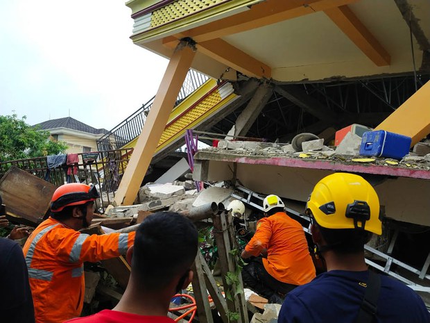 Gempa Magnitudo 6,2, Puluhan Tewas, Ratusan Luka-luka di Sulawesi Barat Gempa Magnitudo 6,2, Puluhan Tewas, Ratusan Luka-luka di Sulawesi Barat