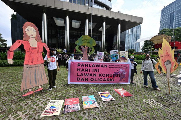 Gubernur Maluku Utara ditangkap KPK dalam kasus suap Gubernur Maluku Utara ditangkap KPK dalam kasus suap