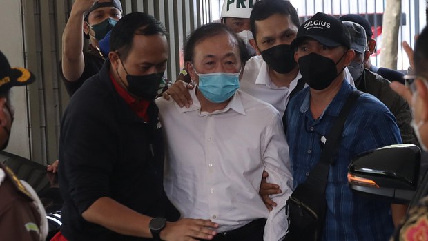 Diduga korupsi Rp78 Triliun, pengusaha sawit Surya Darmadi ditahan saat tiba dari Taiwan Diduga korupsi Rp78 Triliun, pengusaha sawit Surya Darmadi ditahan saat tiba dari Taiwan