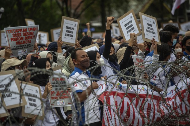 Jokowi Ancam Pecat Polisi yang Tidak Mengamankan Investasi Jokowi Ancam Pecat Polisi yang Tidak Mengamankan Investasi