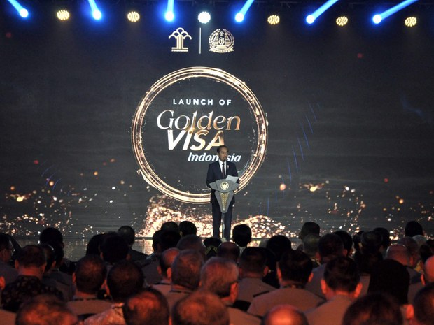 Jokowi luncurkan 'golden visa' bagi warga asing untuk tarik investasi Jokowi luncurkan 'golden visa' bagi warga asing untuk tarik investasi