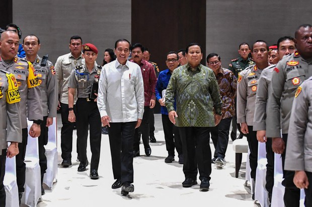 Gelar rapat kabinet terakhir di Nusantara, Jokowi minta menteri dukung program Prabowo Gelar rapat kabinet terakhir di Nusantara, Jokowi minta menteri dukung program Prabowo