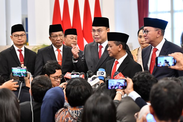 Jokowi rombak kabinet 2 bulan jelang lengser, pengamat: kental bermuatan politis Jokowi rombak kabinet 2 bulan jelang lengser, pengamat: kental bermuatan politis