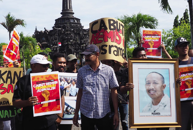Para pengunjuk rasa melakukan aksi protes di Denpasar, Bali,  25 Januari 2019. (Anton Muhajir/BeritaBenar)