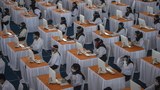 Pemuda Indonesia, frustrasi dengan kesulitan ekonomi, mencari masa depan yang lebih cerah di luar negeri