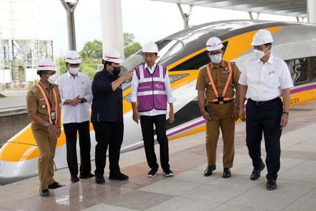 DPR setuju negara biayai pembengkakan dana kereta cepat Rp3,2 triliun DPR setuju negara biayai pembengkakan dana kereta cepat Rp3,2 triliun