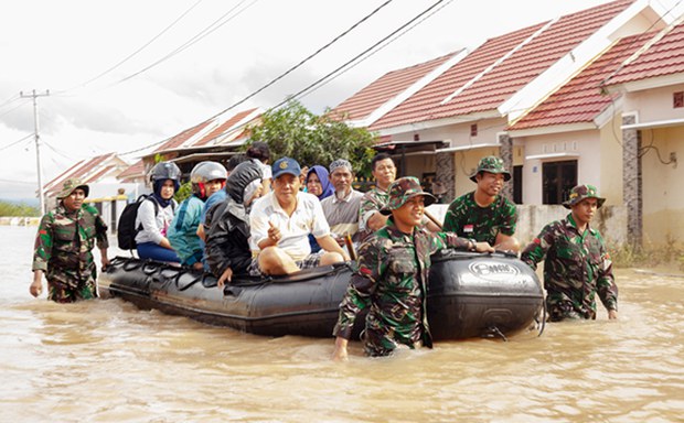 flood-1000.jpg flood-1000.jpg