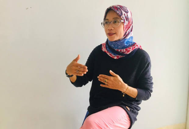 Direktur Eksekutif Celebes Institute Adriyani Badrah tengah berdiskusi saat ditemui di Kabupaten Poso, 20 November 2020. [Keisyah Aprilia/BenarNews]