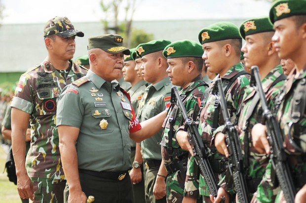 170515_ID_Poso_1000.jpg 170515_ID_Poso_1000.jpg