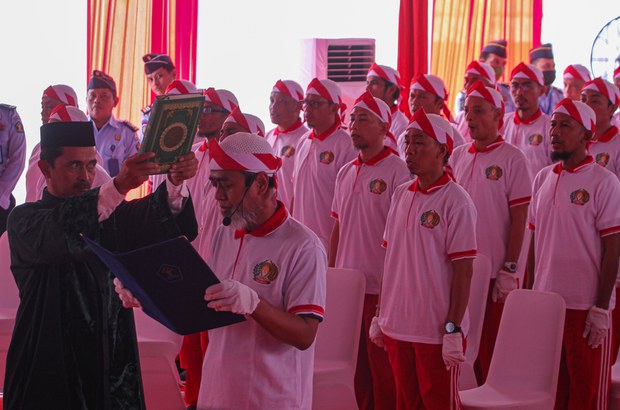 76 narapidana terorisme ucapkan ikrar setia kepada pemerintah Indonesia 76 narapidana terorisme ucapkan ikrar setia kepada pemerintah Indonesia