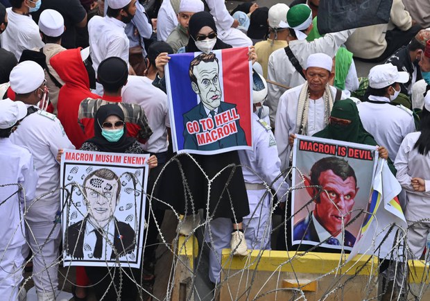 201102_ID_macron_1000.jpg 201102_ID_macron_1000.jpg