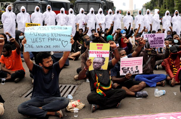Papua: Puluhan Mengungsi Pasca Kontak Senjata dan Pembakaran Sekolah Papua: Puluhan Mengungsi Pasca Kontak Senjata dan Pembakaran Sekolah