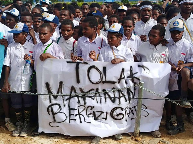 Pelajar Papua kembali ke jalan menolak program makan gratis Prabowo Pelajar Papua kembali ke jalan menolak program makan gratis Prabowo