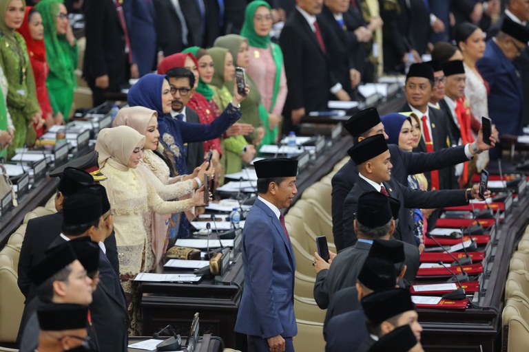 Presiden Joko “Jokowi” Widodo hadir dalam acara pelantikan anggota MPR masa bakti 2024-2029 di di Gedung Nusantara, Kompleks Parlemen, Senayan, Jakarta, 1 Oktober 2024. [Eko Siswono Toyudho/BenarNews]
