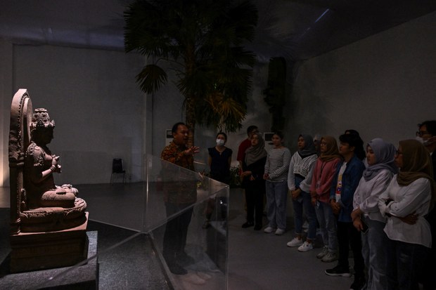 Pembatalan pameran lukisan Yos Suprapto picu keresahan soal kebebasan seni Pembatalan pameran lukisan Yos Suprapto picu keresahan soal kebebasan seni
