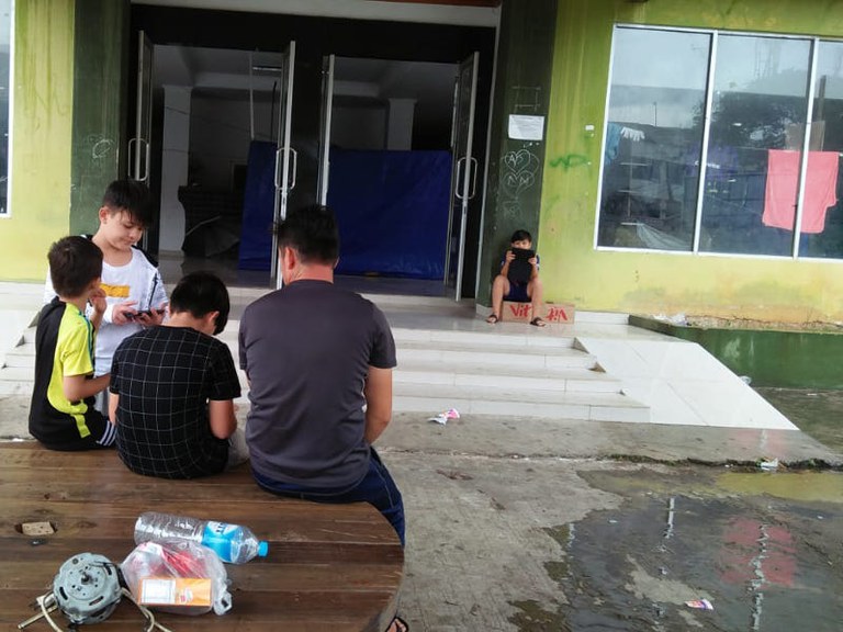 Anak-anak pengungsi di kamp pengungsi di gedung bekas Markas Komando Distrk Militer (Kodim) Kalideres, Jakarta Barat, 21 Juni 2021. [Dok. Hassan Ramazan]