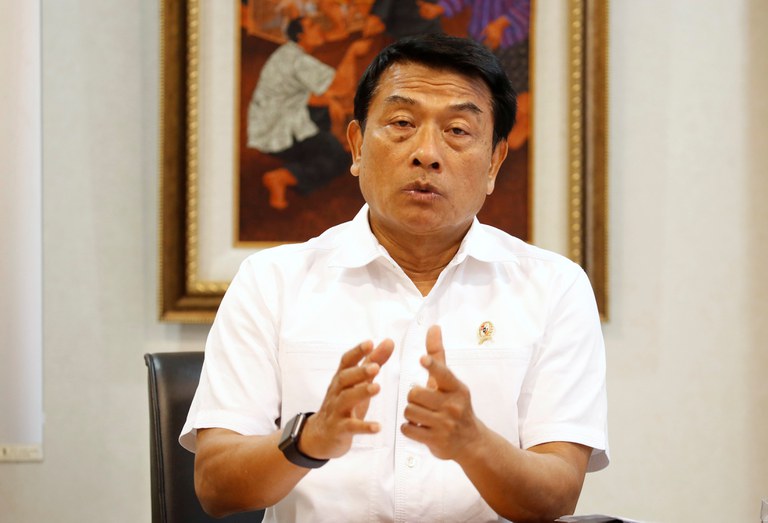 Kepala Staf Kepresidenan Indonesia Moeldoko dalam sebuah wawancara di Jakarta, 11 April 2018. [Beawiharta/Reuters]