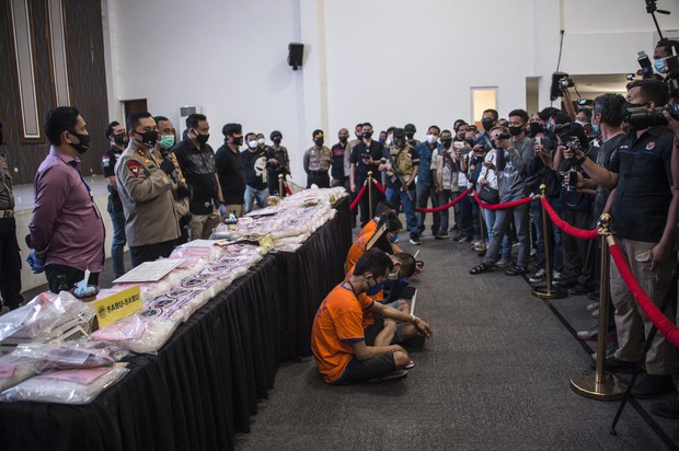 Mantan Kapolda Sumatra Barat terancam hukuman mati atas dugaan jual beli narkoba Mantan Kapolda Sumatra Barat terancam hukuman mati atas dugaan jual beli narkoba