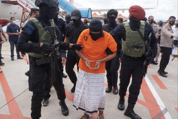 Polisi: 13 Terduga JI yang Ditangkap di Riau Sembunyikan Buronan Teroris Polisi: 13 Terduga JI yang Ditangkap di Riau Sembunyikan Buronan Teroris