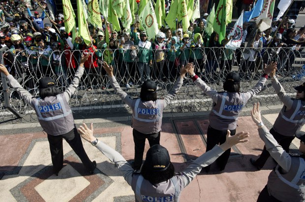 ID_PARAMITA_POLICE_WOMEN_JILBAB_700.jpg ID_PARAMITA_POLICE_WOMEN_JILBAB_700.jpg