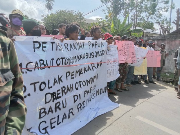 Indonesia resmikan provinsi ke-6 di Papua, aktivis nilai sebagai penggusuran warga asli Indonesia resmikan provinsi ke-6 di Papua, aktivis nilai sebagai penggusuran warga asli