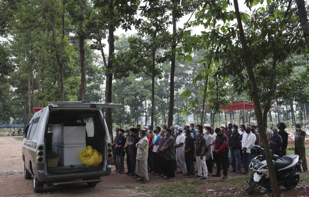 Indonesia Cetak Rekor Kematian COVID-19, Pertimbangkan Perpanjangan PPKM Indonesia Cetak Rekor Kematian COVID-19, Pertimbangkan Perpanjangan PPKM