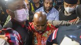 Kericuhan warnai penyambutan jenazah mantan gubernur Papua, 14 terluka