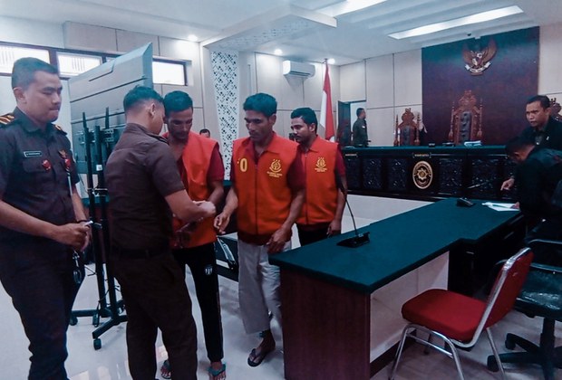 Selundupkan pengungsi, 3 warga Rohingya dihukum 8 dan 6 tahun penjara di Aceh Selundupkan pengungsi, 3 warga Rohingya dihukum 8 dan 6 tahun penjara di Aceh