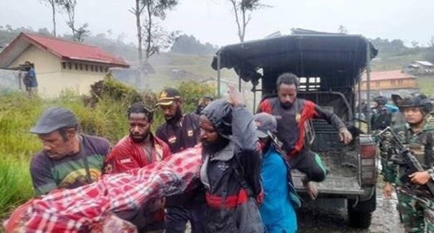 TNI Investigasi Kematian Anak Papua yang Diduga Dianiaya Tentara Usai Dituduh Mencuri Senjata TNI Investigasi Kematian Anak Papua yang Diduga Dianiaya Tentara Usai Dituduh Mencuri Senjata