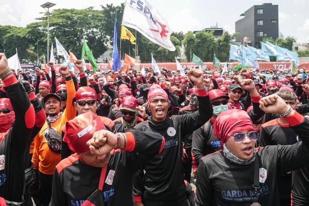 Ribuan orang protes kenaikan harga BBM, buruh ancam mogok nasional Ribuan orang protes kenaikan harga BBM, buruh ancam mogok nasional