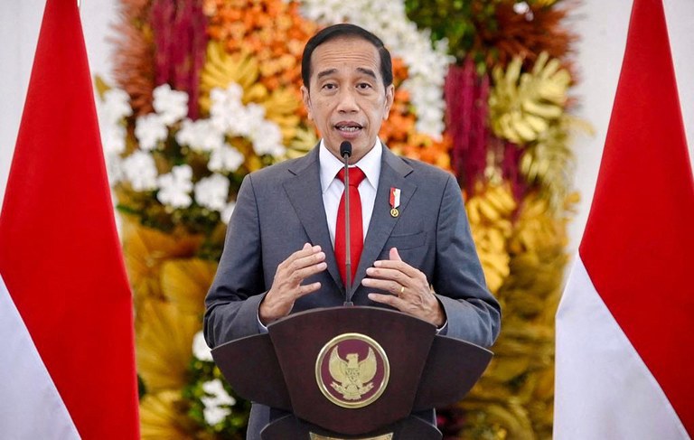 Presiden Indonesia Joko “Jokowi” Widodo, yang kini memegang jabatan presiden ASEAN, mengatakan “Indonesia sangat kecewa dengan memburuknya situasi di Myanmar,” dan khawatir bahwa keragu-raguan perhimpunan tersebut “mendefinisikan” keadaan blok Asia Tenggara itu. [Istana Kepresidenan Indonesia/AFP]