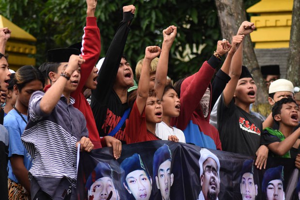 Melarang FPI: Telat Tapi Berlebihan Melarang FPI: Telat Tapi Berlebihan