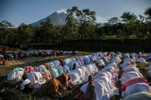 pray_merapi_1000.jpg