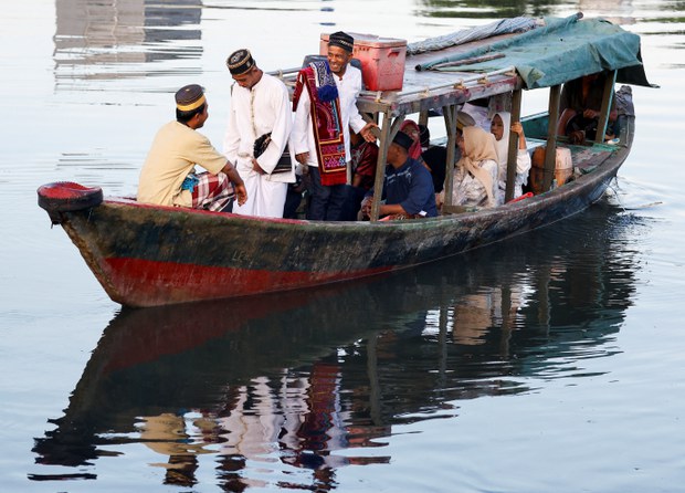 IF-boat-eid.JPG