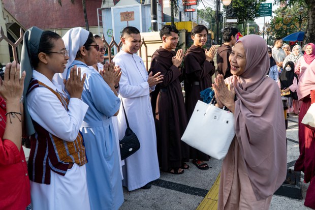 muslim-christian.jpg