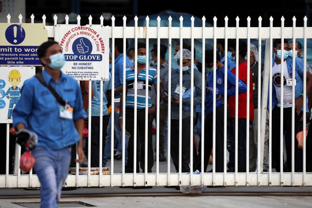 Aktivis Hak Asasi Pekerja Asing Pertikai Tindakan Terbaru AS Terhadap Top Glove Aktivis Hak Asasi Pekerja Asing Pertikai Tindakan Terbaru AS Terhadap Top Glove