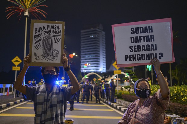 PM Muhyiddin Berdepan Desakan Baharu Teruskan Sidang Parlimen Tertangguh PM Muhyiddin Berdepan Desakan Baharu Teruskan Sidang Parlimen Tertangguh