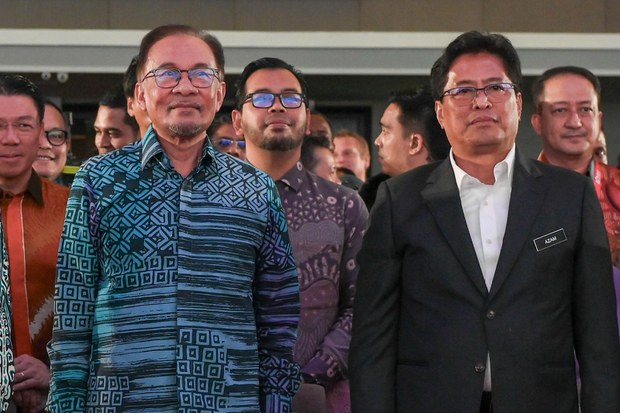 Azam Baki teraju Suruhanjaya Pencegahan Rasuah Malaysia setahun lagi Azam Baki teraju Suruhanjaya Pencegahan Rasuah Malaysia setahun lagi