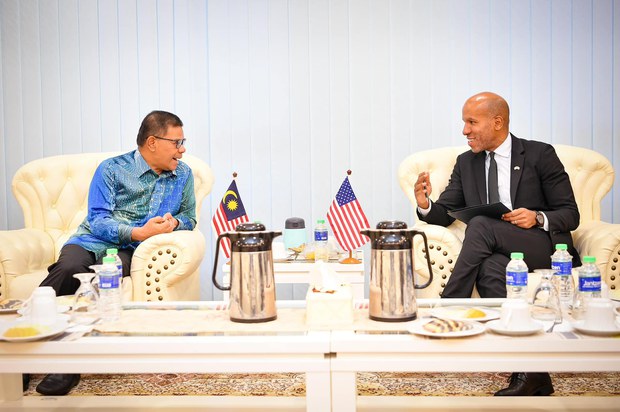Malaysia 'secara baik' tetapi tegas beritahu AS tolak sekatan ke atas Iran Malaysia 'secara baik' tetapi tegas beritahu AS tolak sekatan ke atas Iran