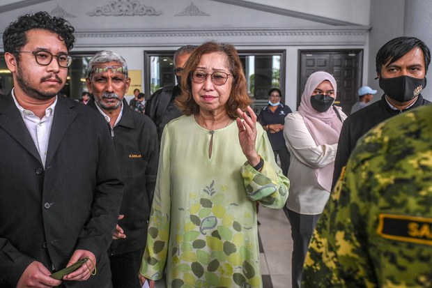 Isteri bekas Menteri Kewangan mengaku tidak bersalah tuduhan gagal isytihar aset Isteri bekas Menteri Kewangan mengaku tidak bersalah tuduhan gagal isytihar aset