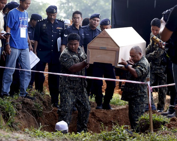 Malaysia akan dakwa warga Thailand berhubung kubur mangsa penyeludupan Wang Kelian Malaysia akan dakwa warga Thailand berhubung kubur mangsa penyeludupan Wang Kelian