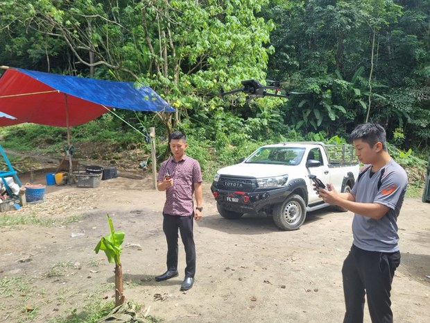 Guna dron kawal kecurian durian di dusun Guna dron kawal kecurian durian di dusun