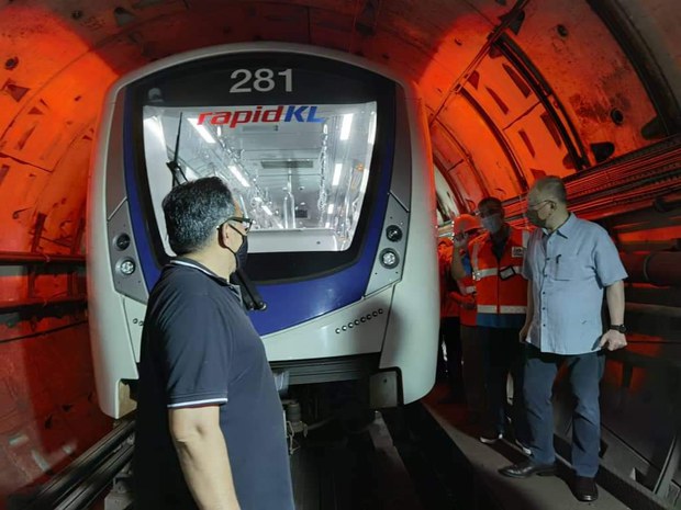 Enam Penumpang Nahas Tren LRT Kritikal, Alami Pendarahan Otak, Patah Tulang Enam Penumpang Nahas Tren LRT Kritikal, Alami Pendarahan Otak, Patah Tulang