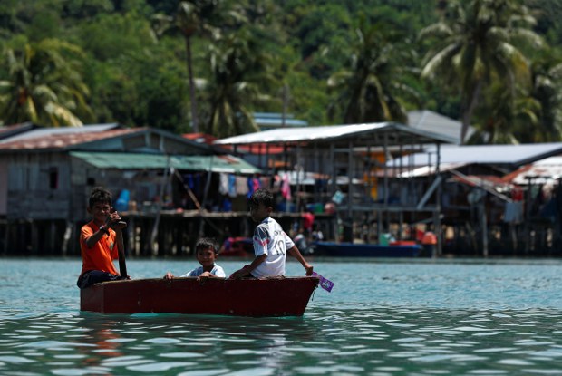 Filipina saran mekanisme dua hala untuk warganya yang tidak berdokumen di Sabah Filipina saran mekanisme dua hala untuk warganya yang tidak berdokumen di Sabah