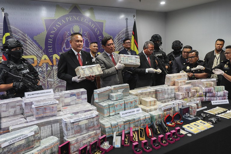 RAMPASAN_DUIT_JONGKONG_EMAS_03 (1).jpg RAMPASAN_DUIT_JONGKONG_EMAS_03 (1).jpg